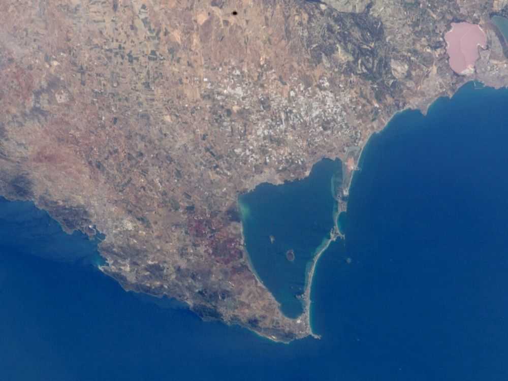 plano aéreo del mar menor en Murcia