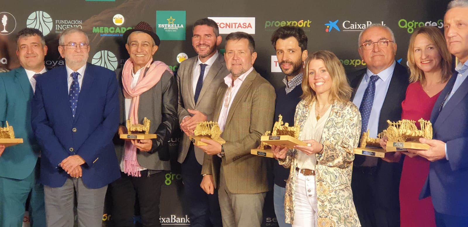 Agromark, Cricket y Cele Buendía, asociados de Proexport, premiados por Diario del Campo