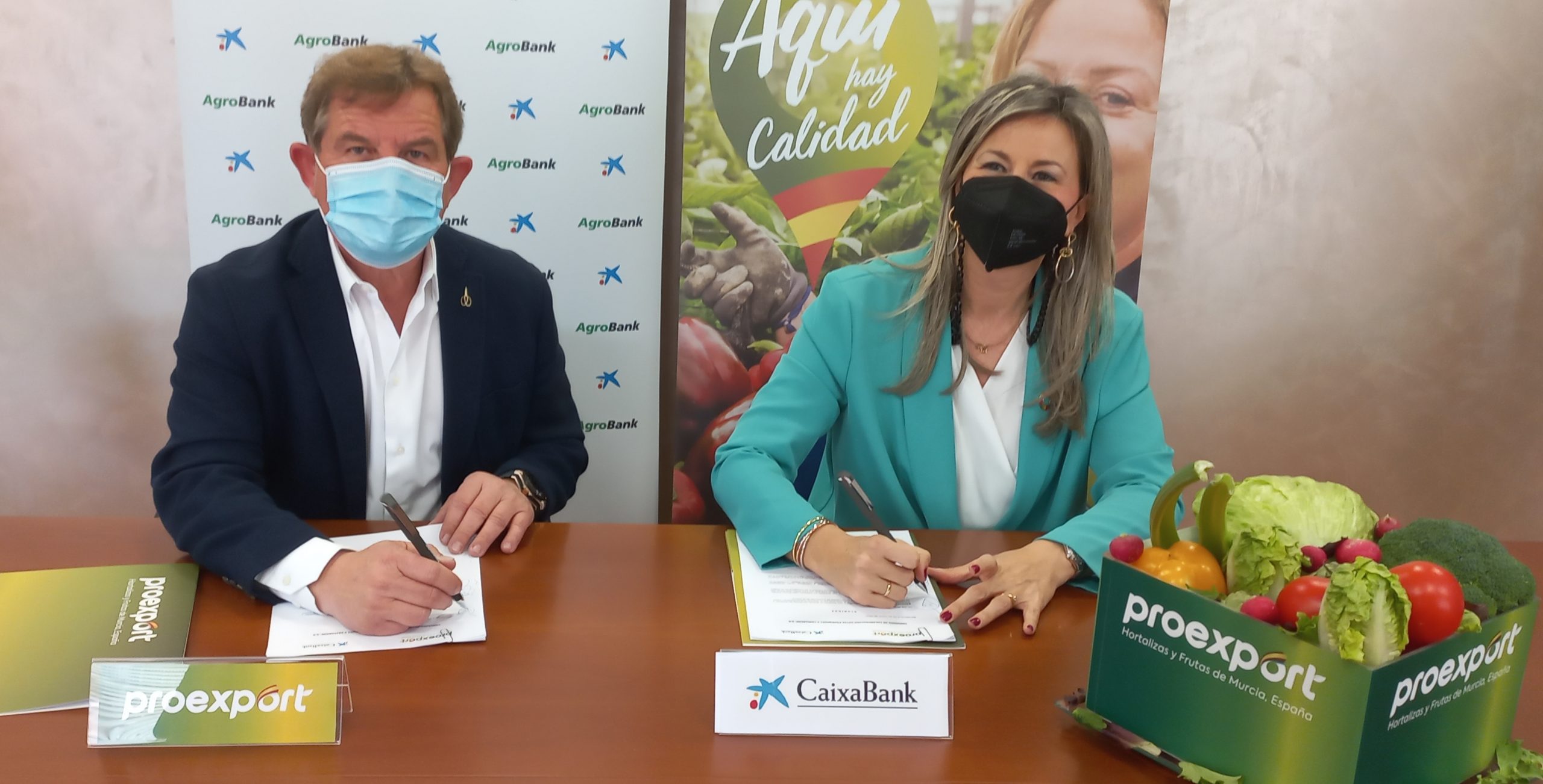 CaixaBank acuerda con Proexport servicios y productos financieros adaptados a sus asociados