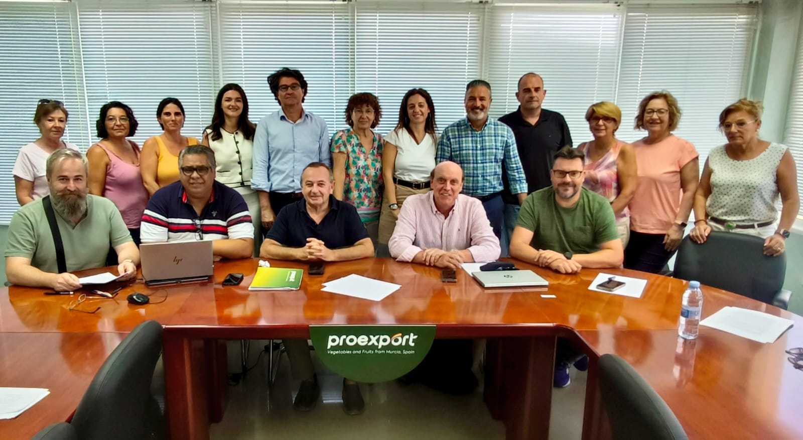 PROEXPORT, UGT, CCOO y USO firman el Convenio Colectivo de Manipulado de Tomate para 2.500 trabajadores de la Región de Murcia